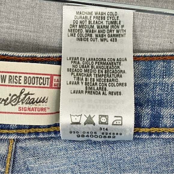 Levi Strauss Signature Stretch Low Rise Boot Cut Jeans Misses 4 Short - Picture 8 of 12